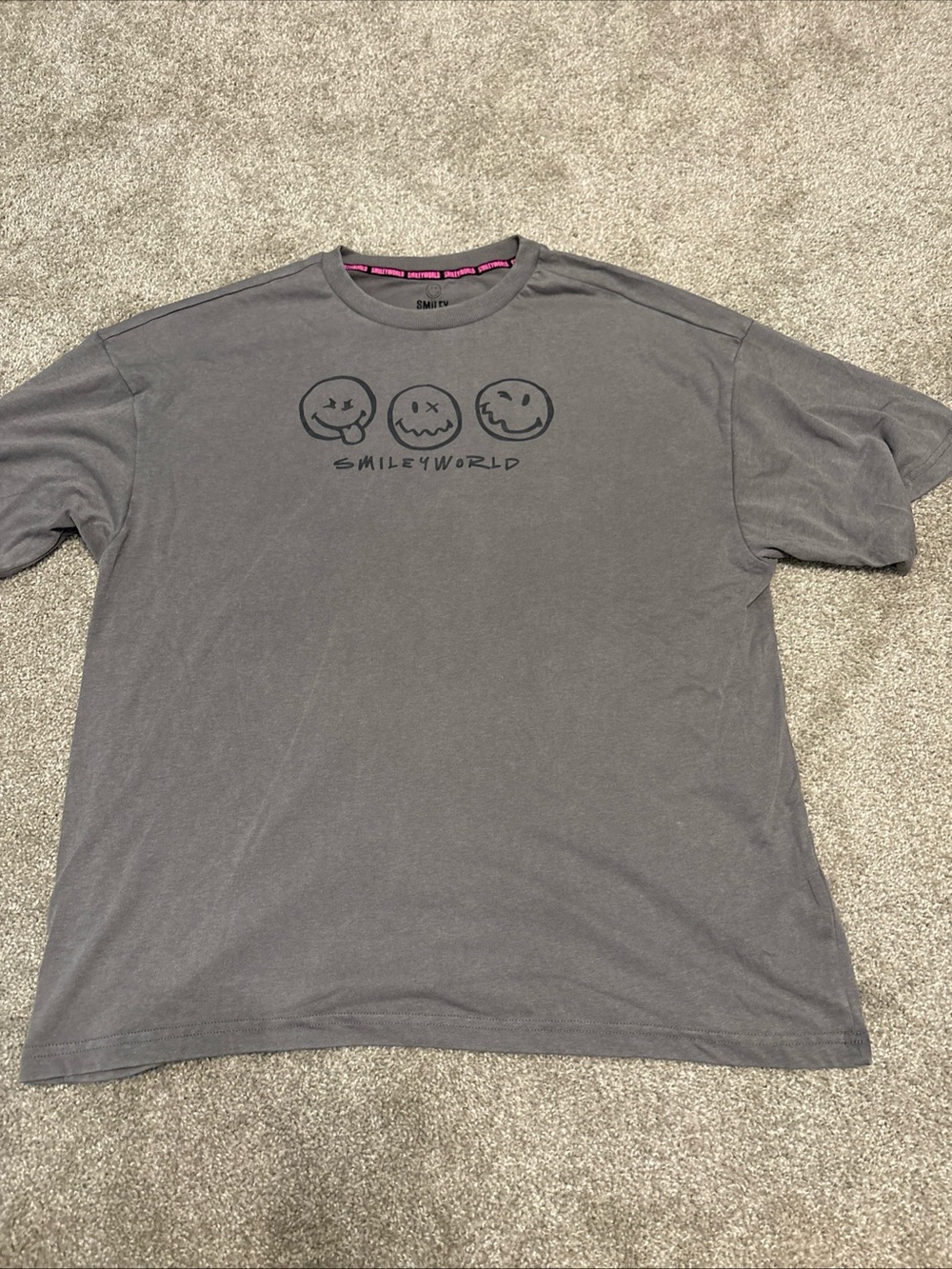 SmileyWorld Men Women Unisex Gray Graphic Tee Skateboard Cotton Logo Relaxed Med